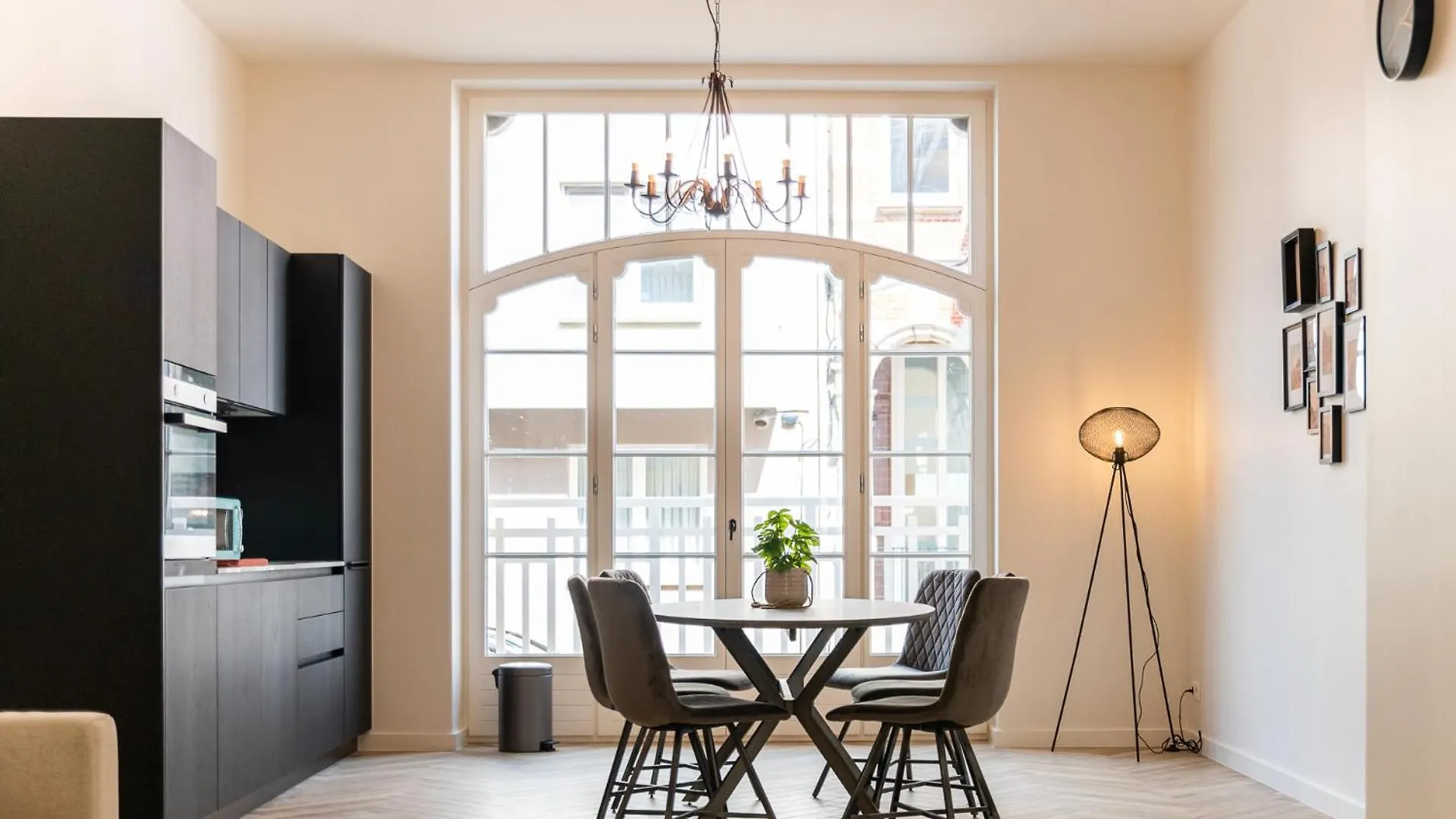 Beautiful Renovated Apartment In An Authentic Building Ostend