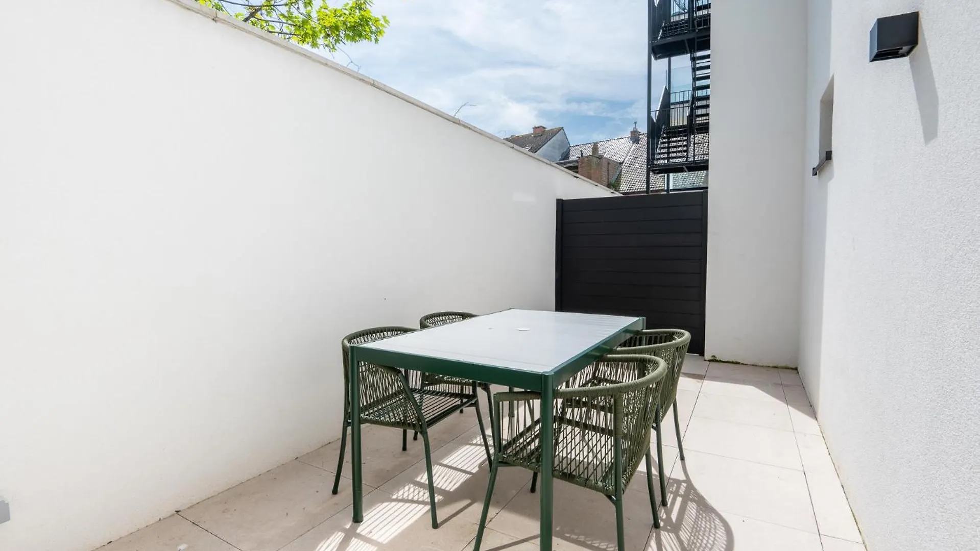 Beautiful Renovated Apartment In An Authentic Building Ostend