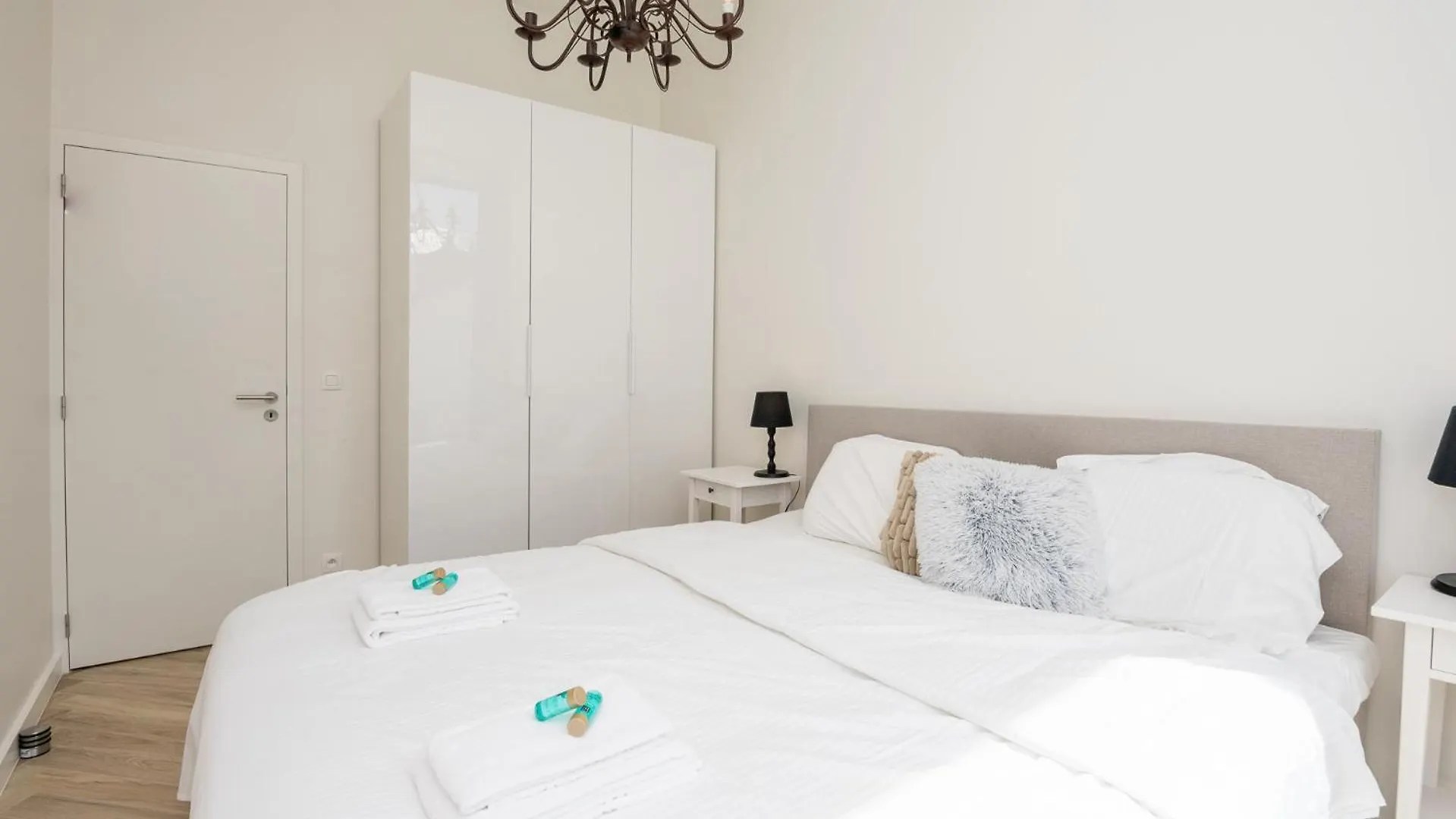 Beautiful Renovated Apartment In An Authentic Building Ostende Belgie