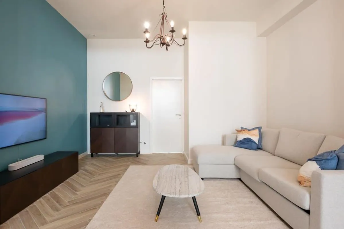 Beautiful Renovated Apartment In An Authentic Building Ostend