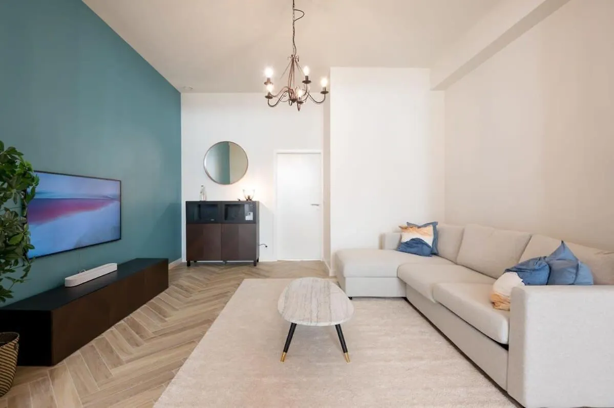 Beautiful Renovated Apartment In An Authentic Building Ostend