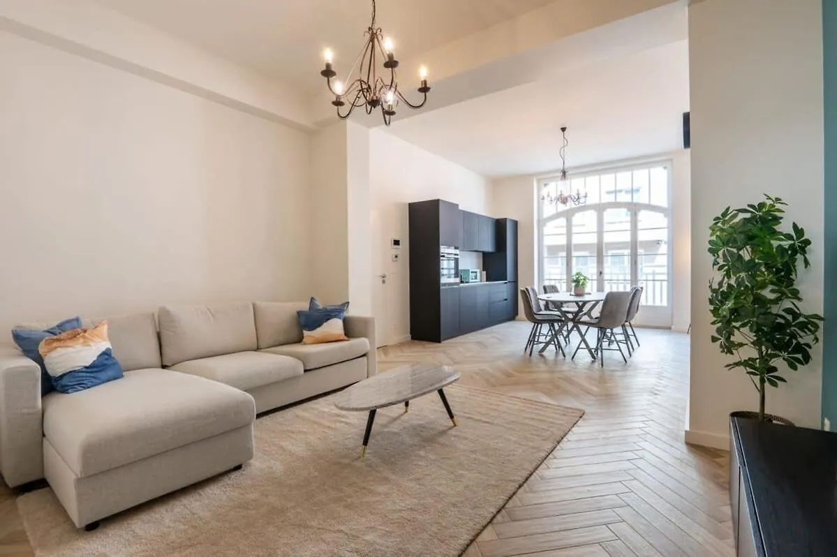 Beautiful Renovated Apartment In An Authentic Building Ostend